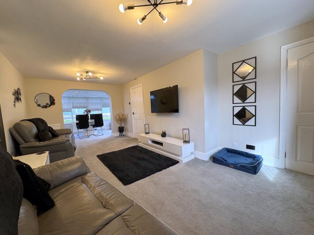 Lounge/Dining Room