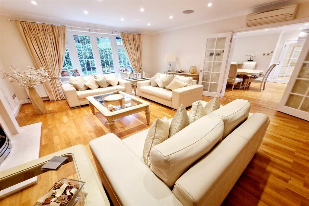 DRAWING ROOM: PIC. 2