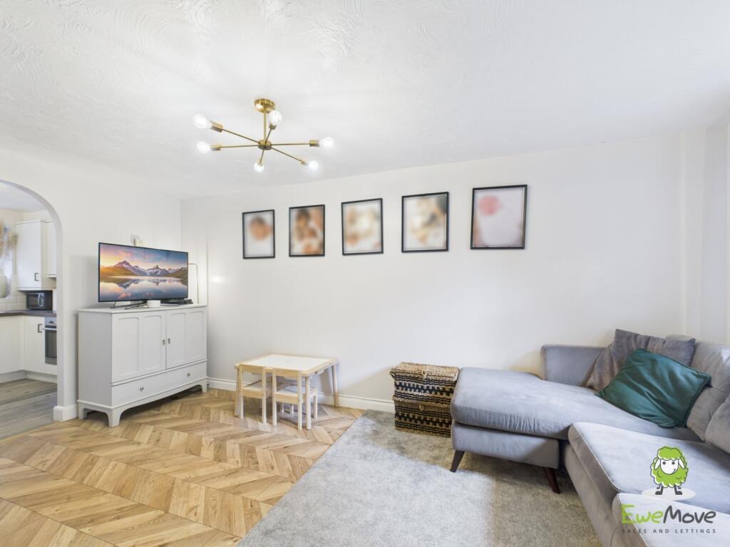 EweMove Estate Agents Basingstoke - Long Copse Cha