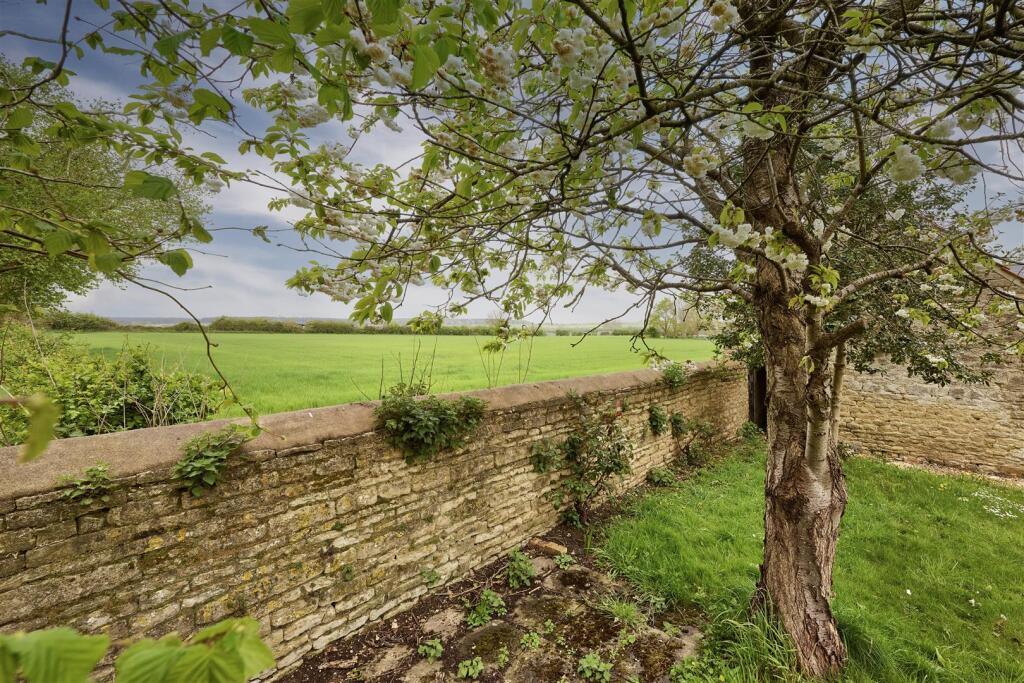 7-123 Main St Aldwincle-7.jpg