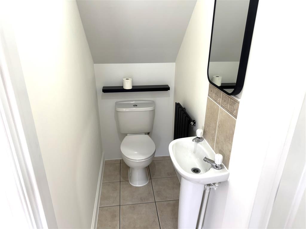 Cloakroom/wc