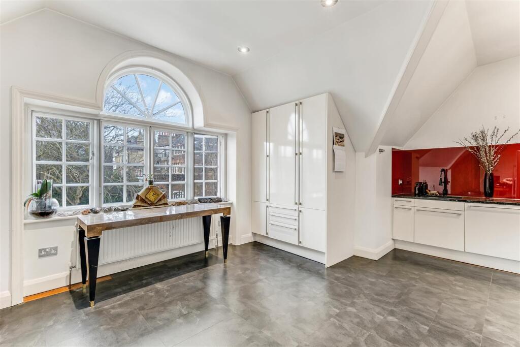 Lyndhurst Road 31D-2.jpg