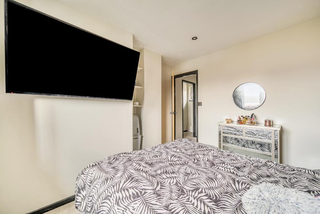2nd view MASTER BEDROOM.jpg