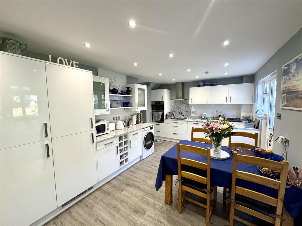 KITCHEN/DINING/FAMILY ROOM