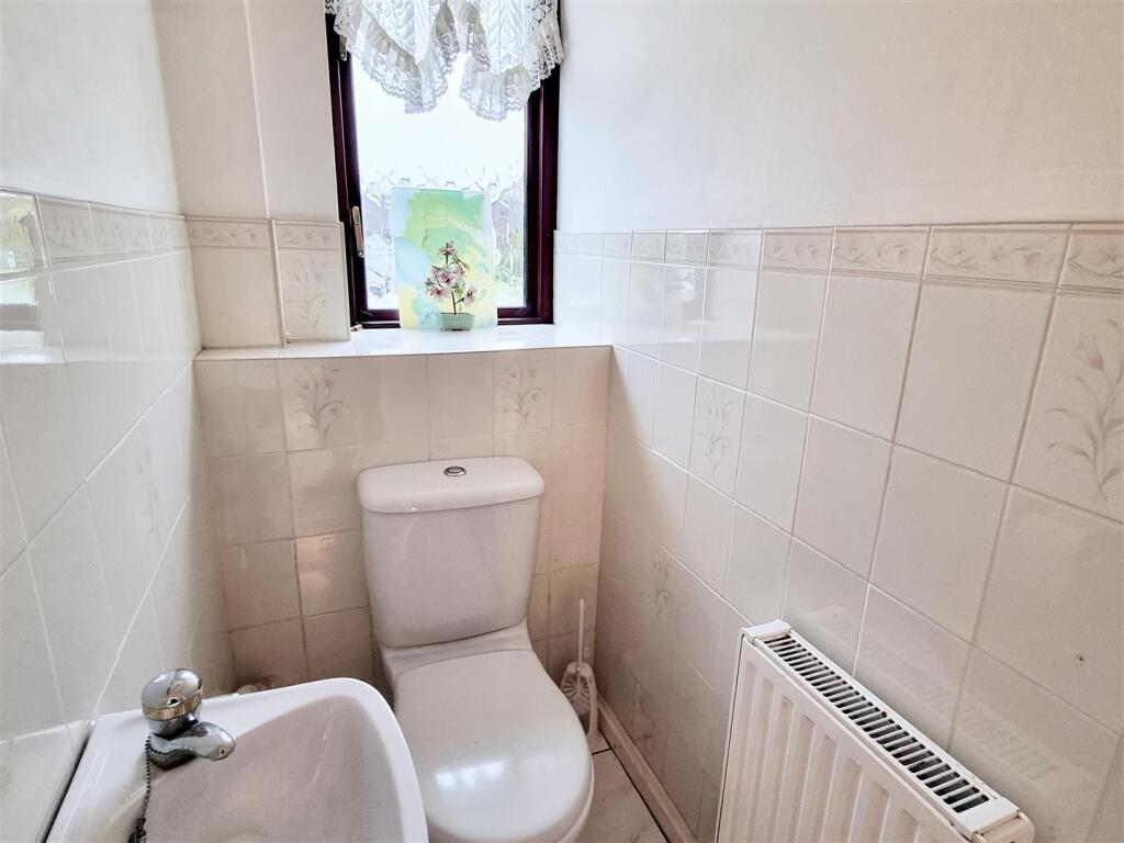 guest wc.jpg