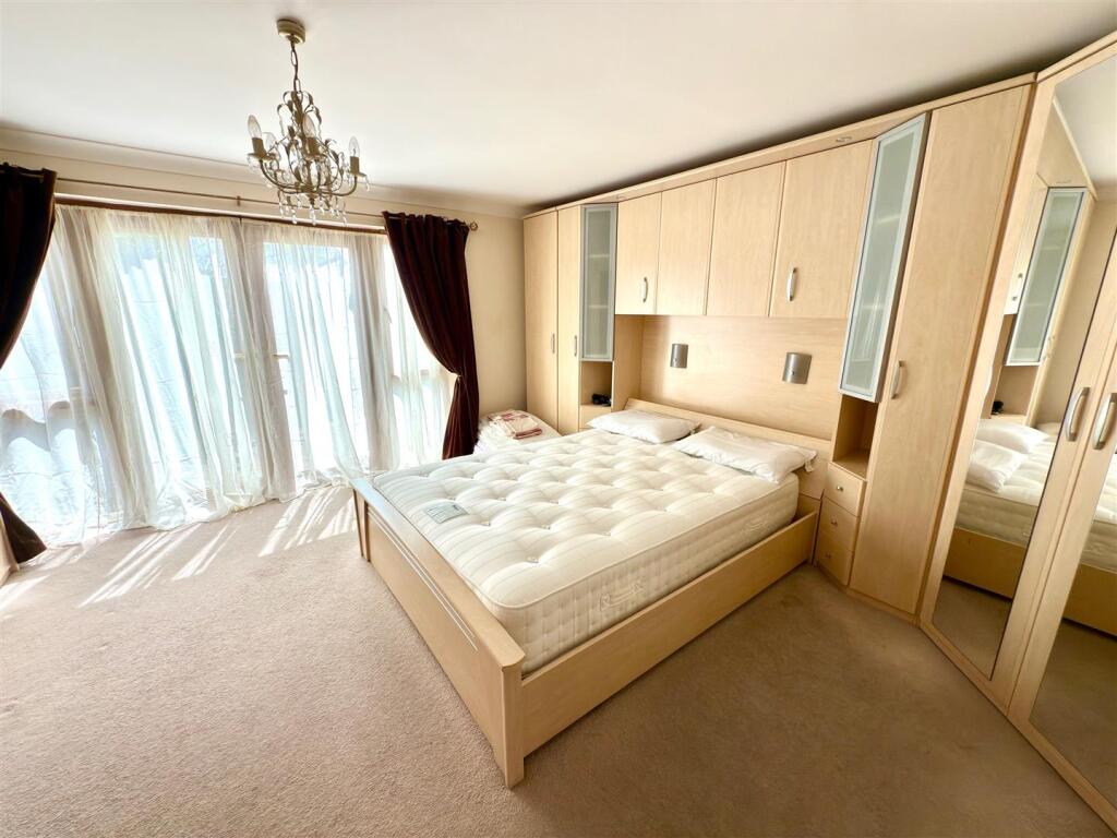 BED 1.jpg