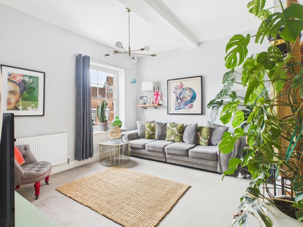 CAM01791G0-PR0197-STILL004