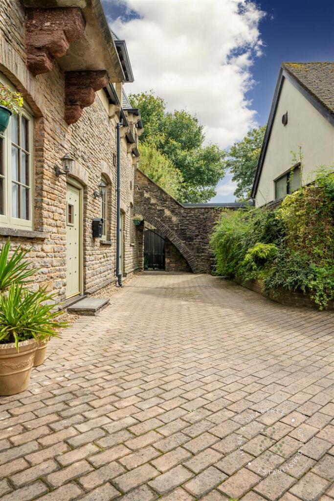 The Stables, Llandaff, Hern Crabtree (3).jpg