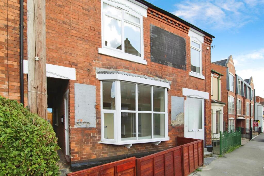 Front of property - 47a Bath Road.jpg