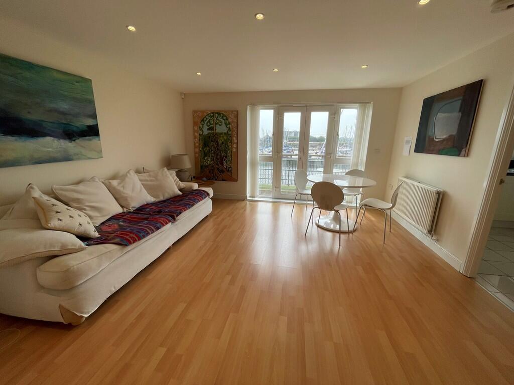 Flat 21 County Wh...