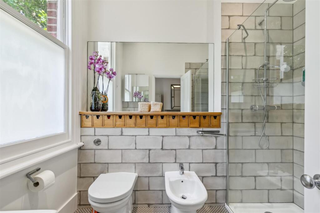 Prebend Gardens, W4 - FOR SALE