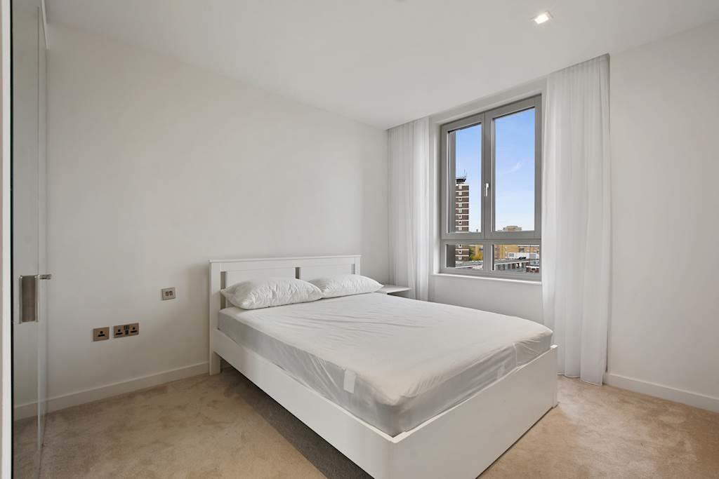 04-e385GCPSE - 50 Garrett Mansions - Bedroom -Orig