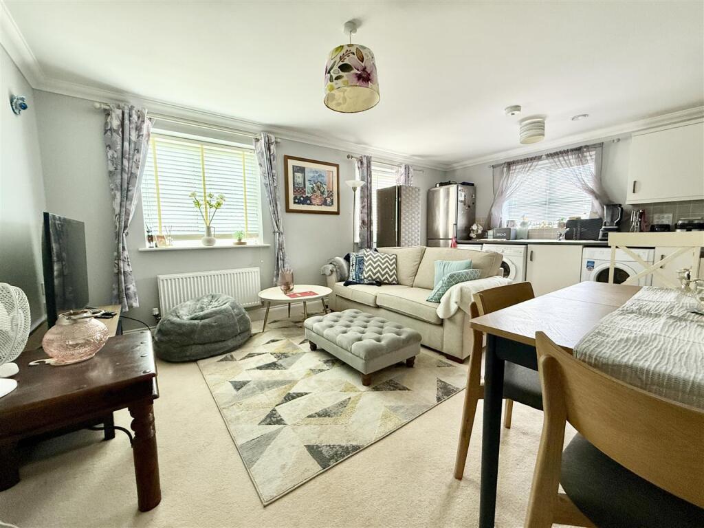 open plan lounge/dining/kitchen