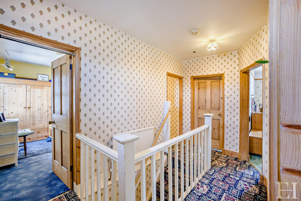 8637095-interiorW...