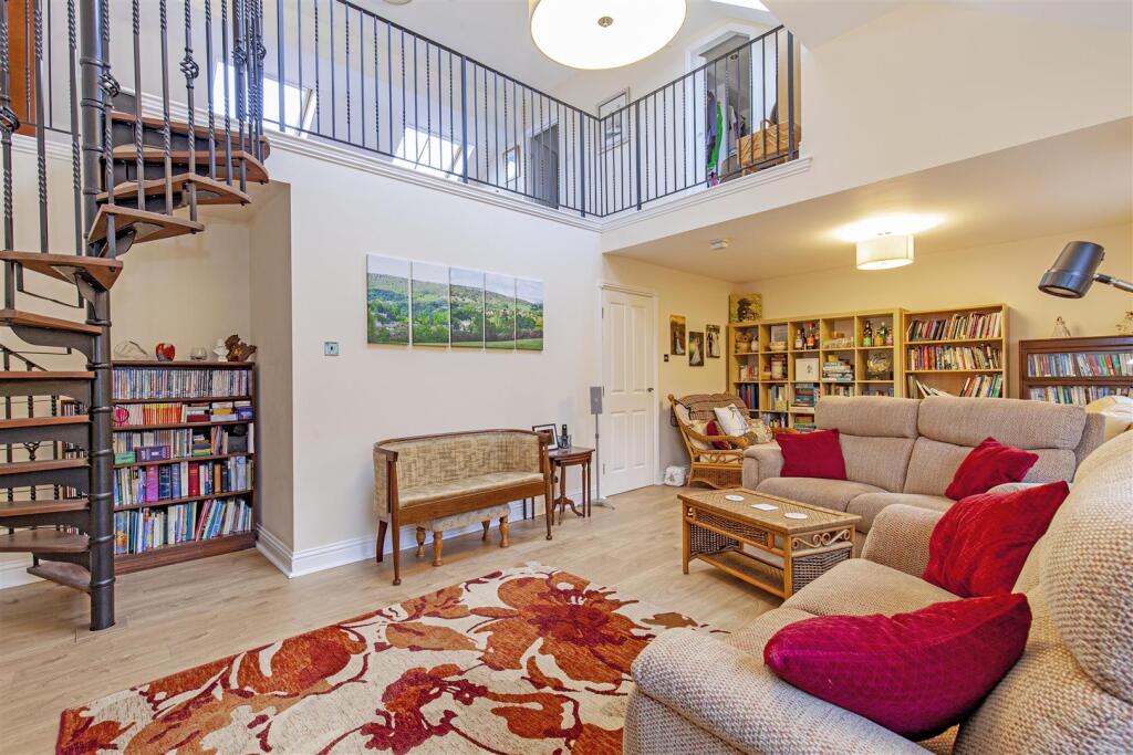 Reception Room-4.jpg