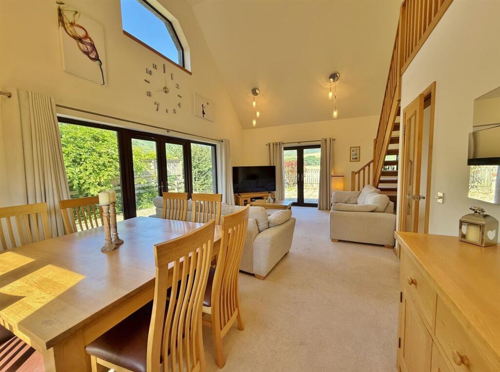Lounge dining room