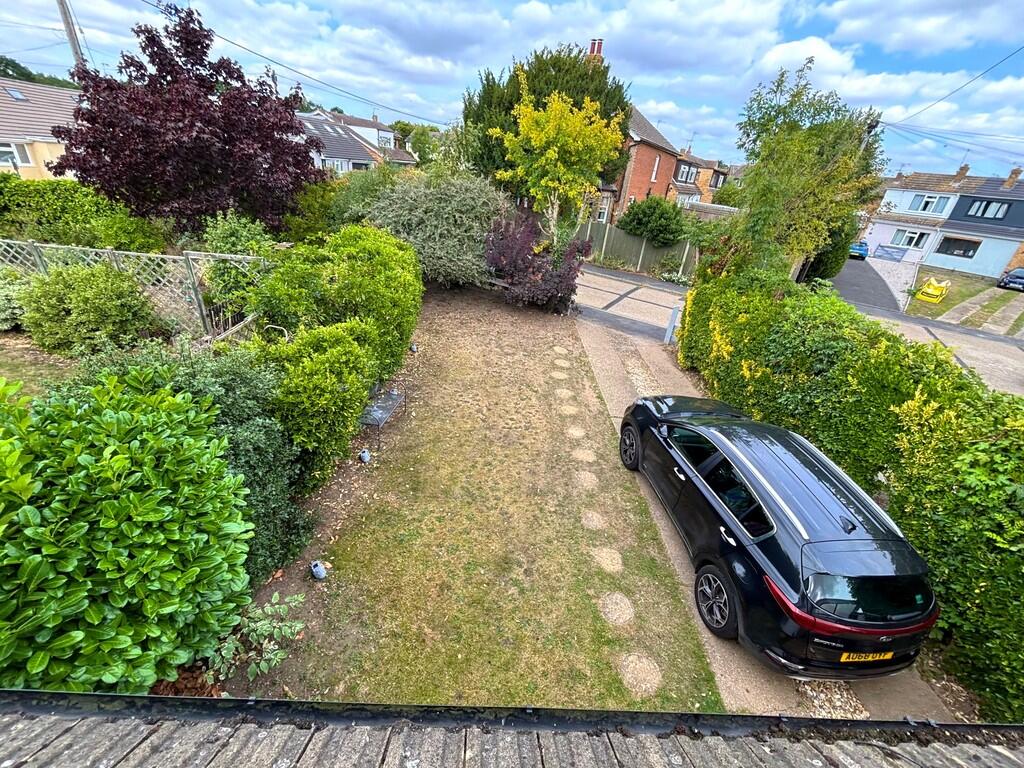 Front garden/driv...