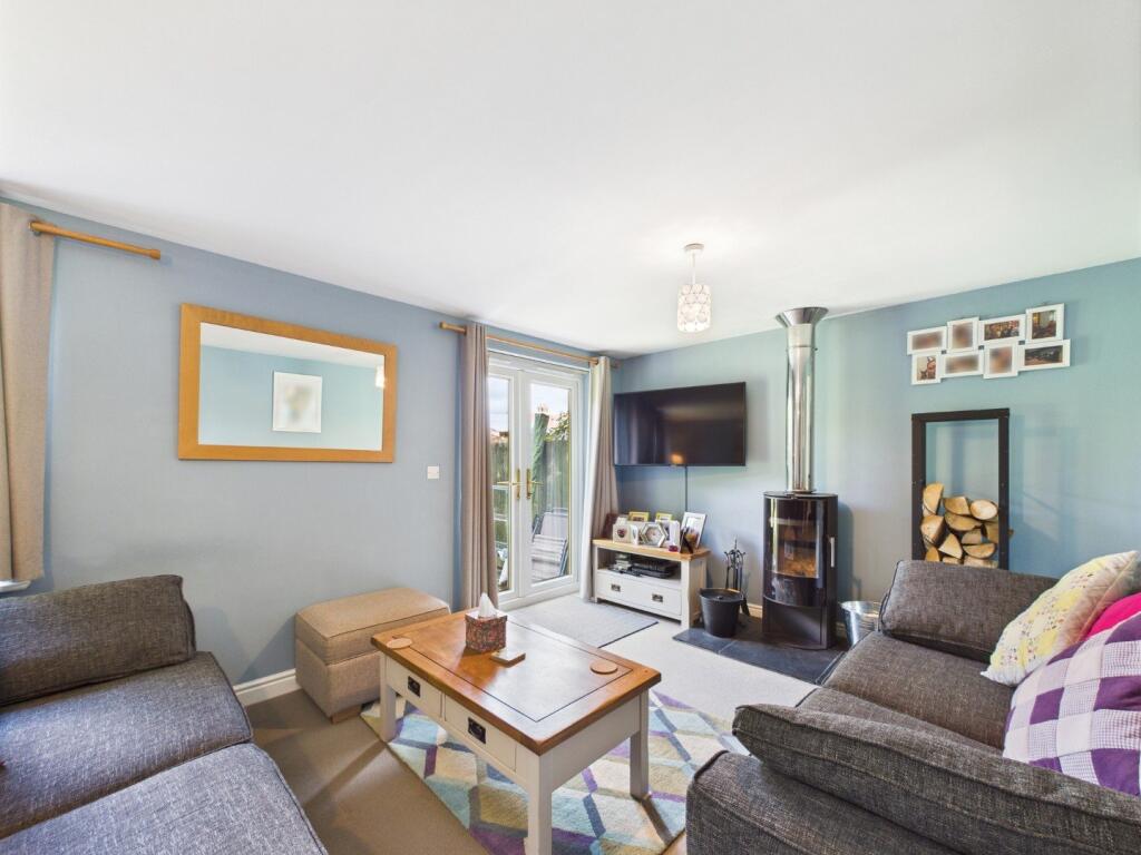Lounge/Dining Area
