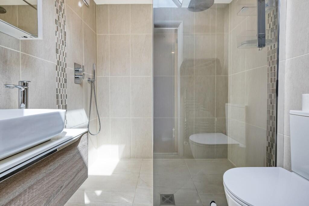 Detached shower room