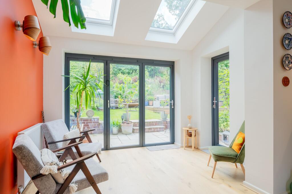 KITCHEN/DINER AND LOUNGE