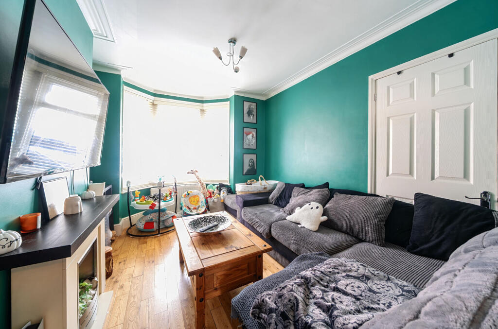 1296852-14-682f3f...