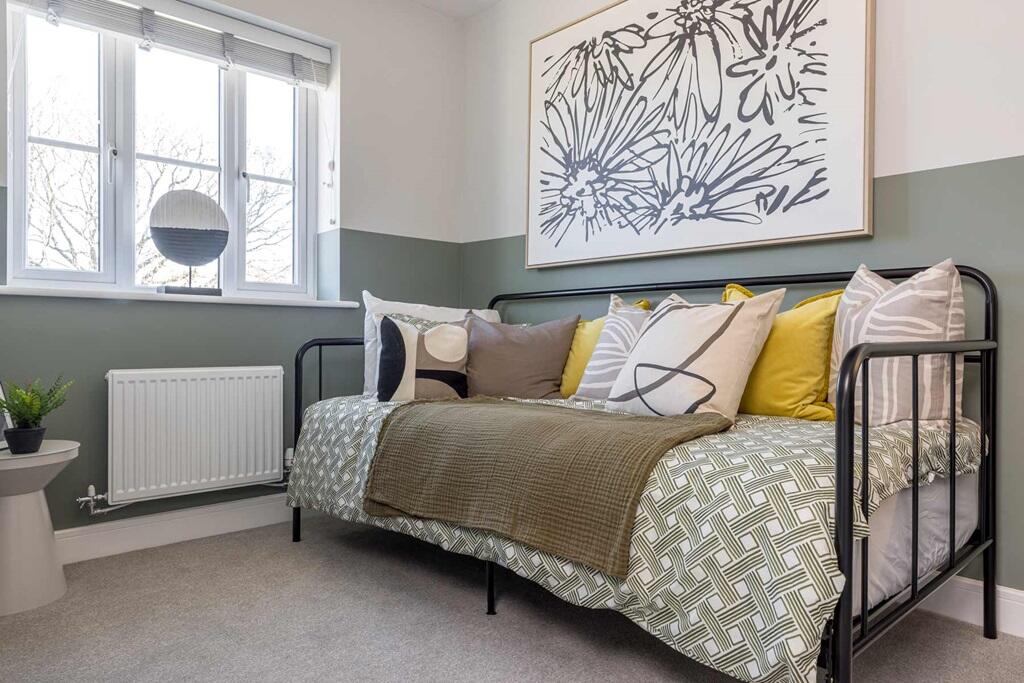 Ideal guest bedroom or home office