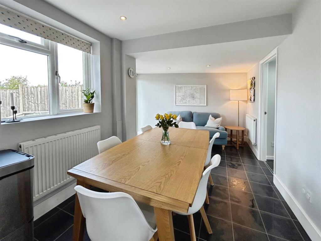 38146a16--4D17-BF66-46B7AC0F7165-18640-00000BA70A3