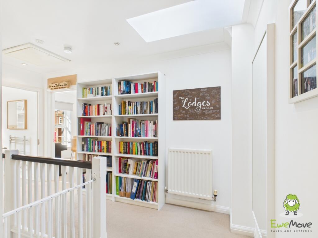 CAM03778G0-PR0199-STILL010