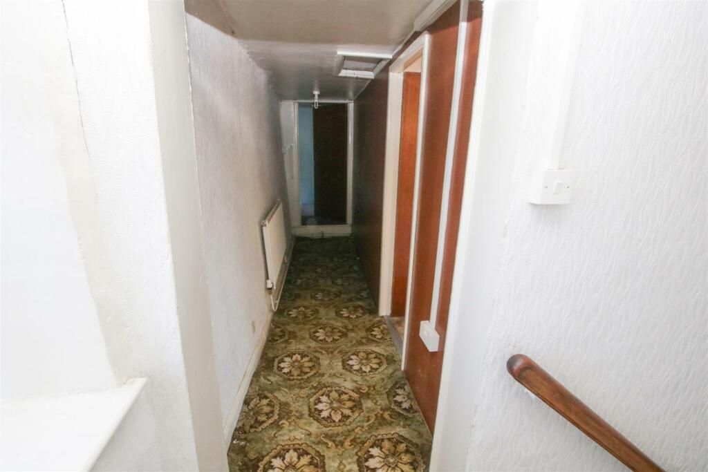 FIRST FLOOR LANDING