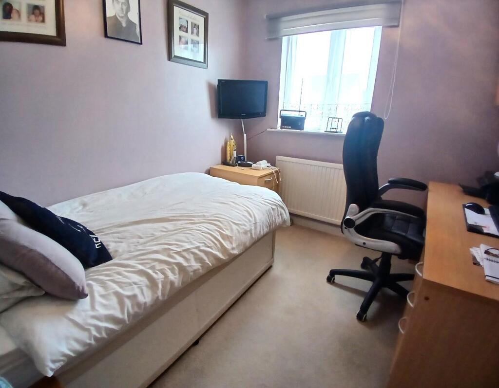 Bed 2.jpg