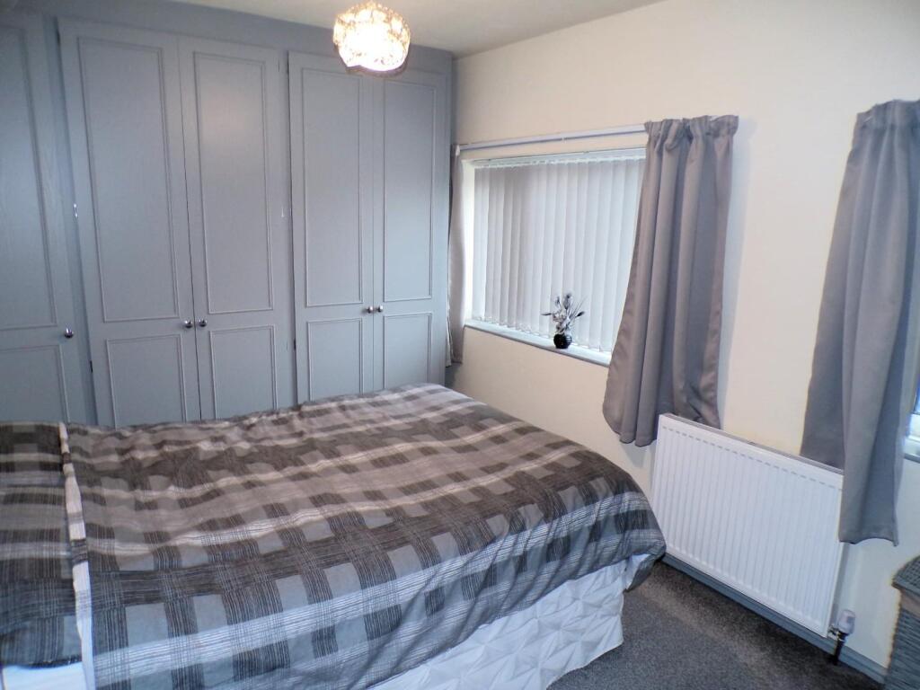 PauldenDv12bed1.JPG