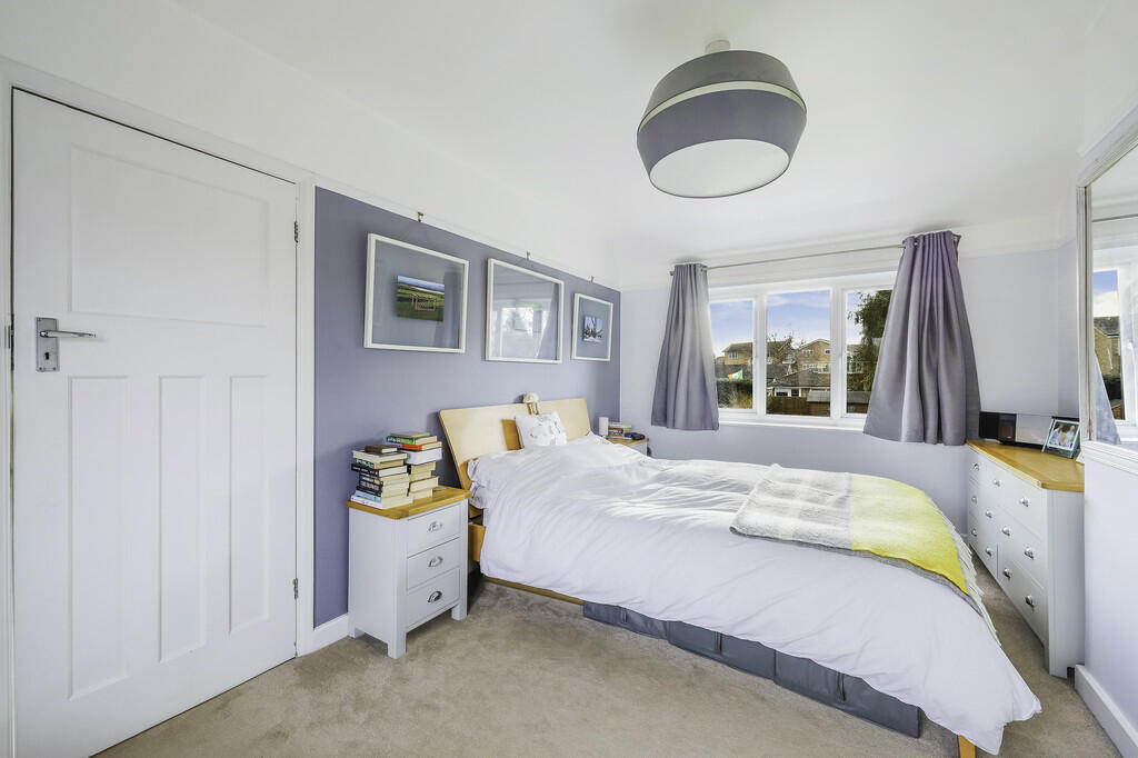 Master Bedroom (1...