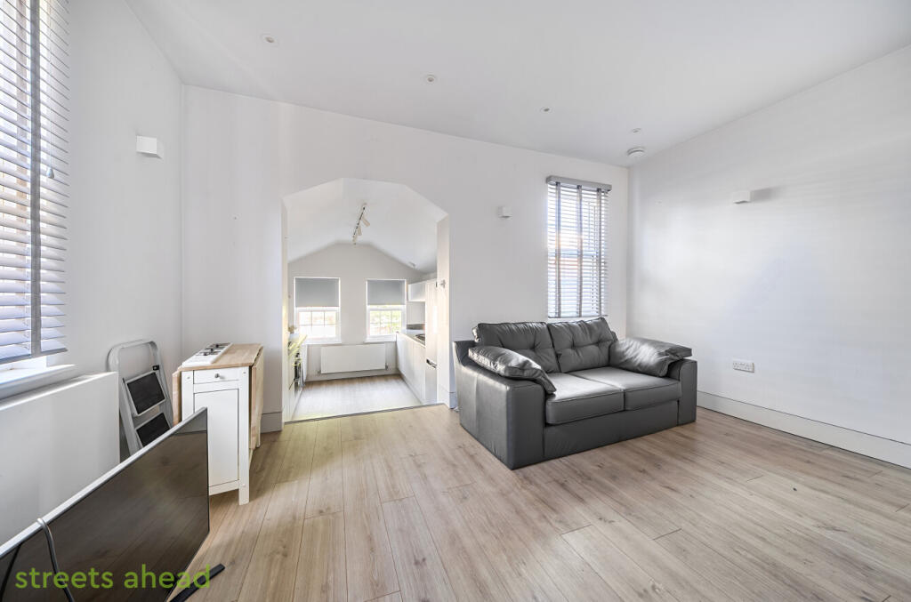 57079c37-4d5a-4b8...