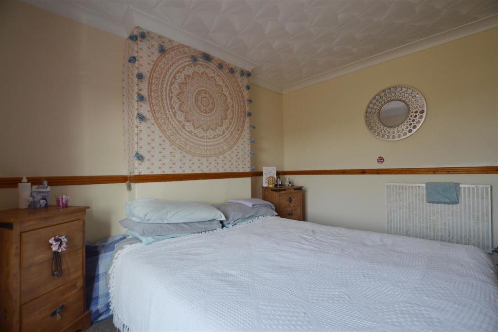 bed 1 (1).jpg