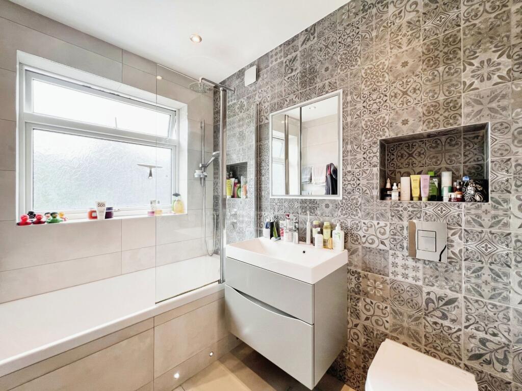 BATHROOM 2