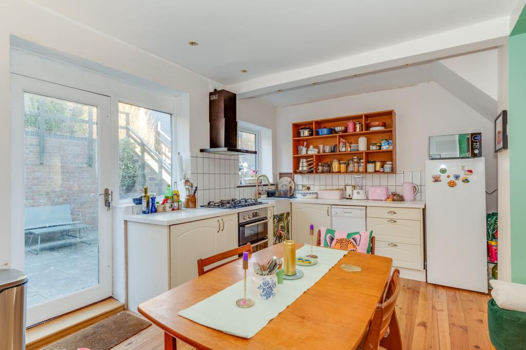 KITCHEN, DINING ROOM AND LOUNGE