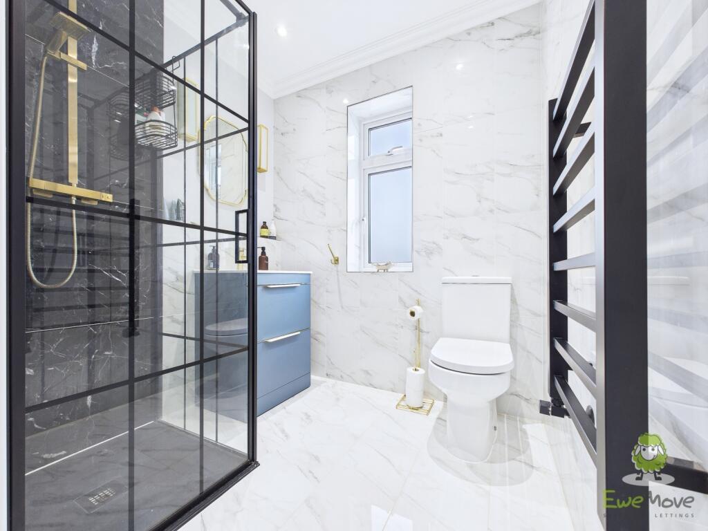 CAM01543G0-PR0166-STILL001