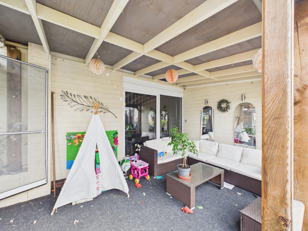 CAM04825G0-PR0179-STILL019