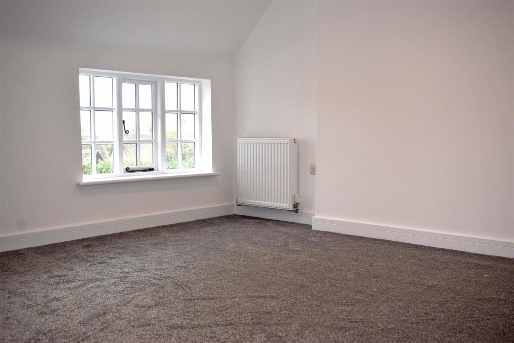 Bedroom 1.jpg