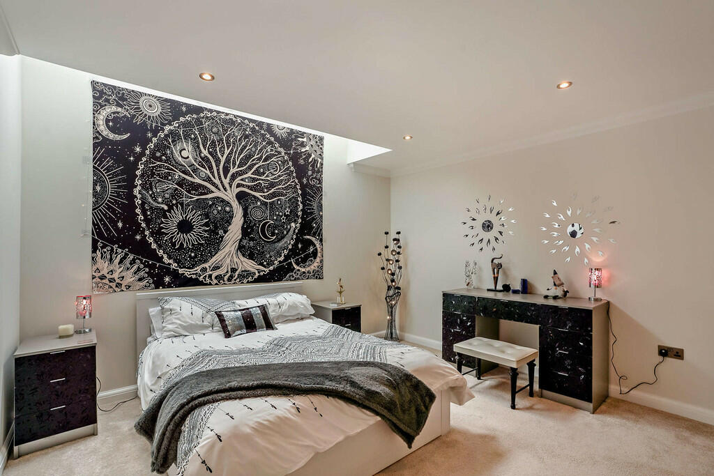 8600910-interior1...