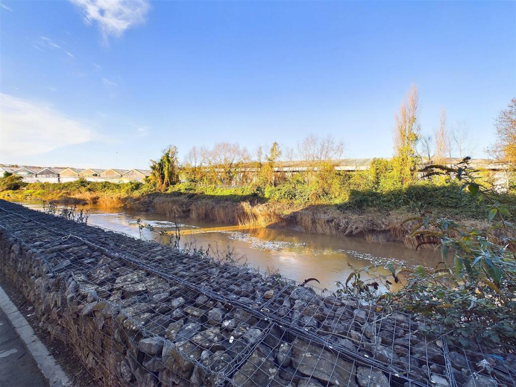 12 - Two-Bedroom Flat for Auction, Paintworks, Bri