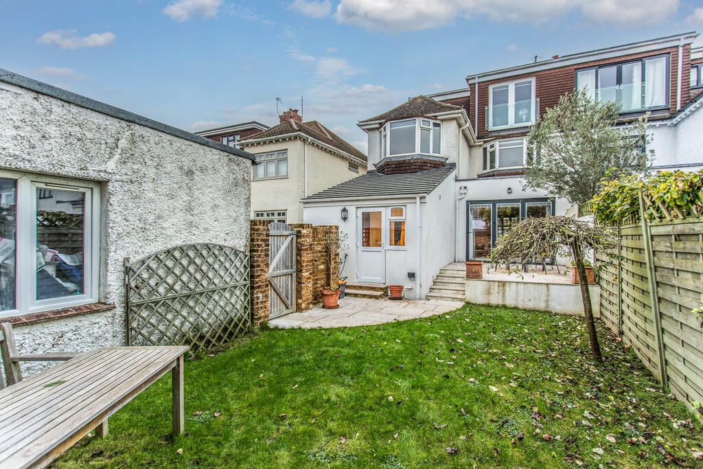 70 Braemore Road6