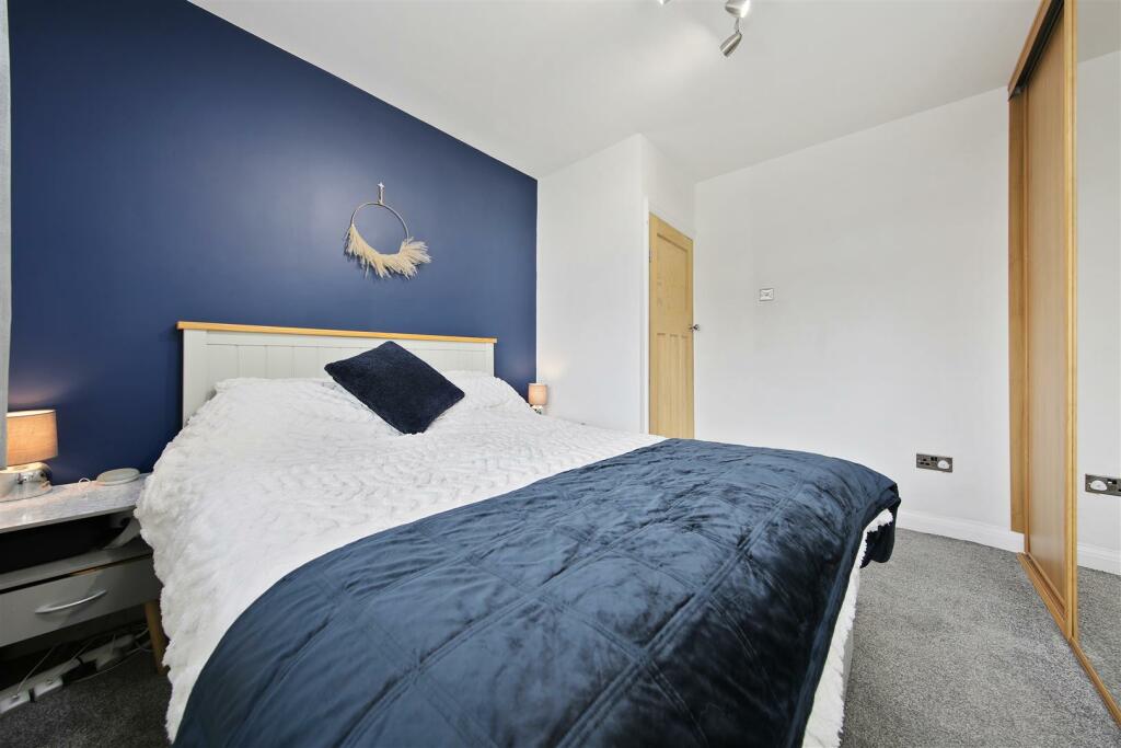 Bed1.jpg