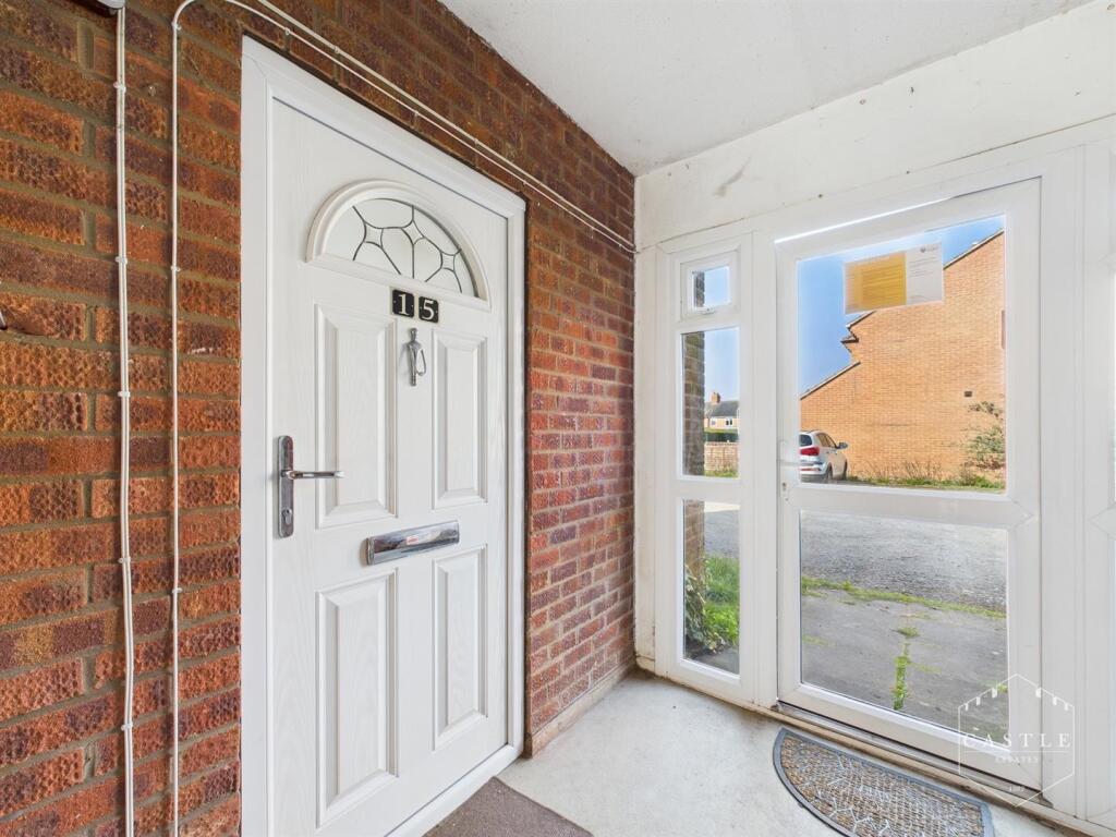COMMUNAL ENTRANCE HALL