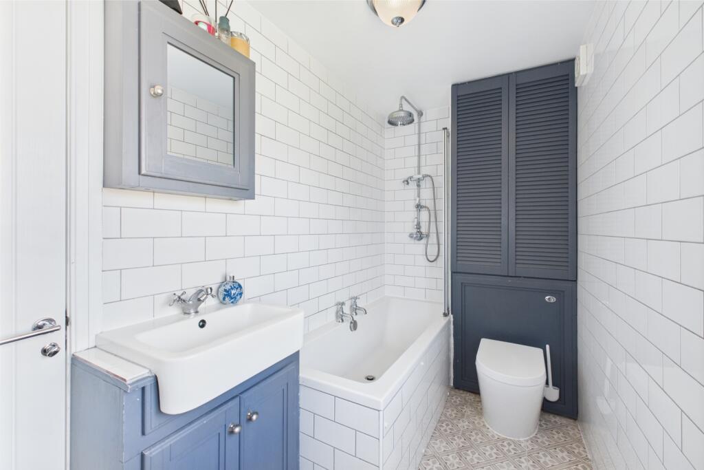 CAM03162G0-PR0260-STILL027