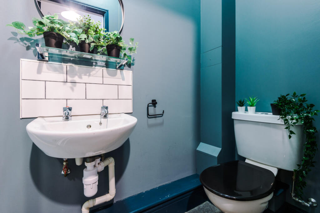 Flat 13, S&amp;B, Bathroom 1