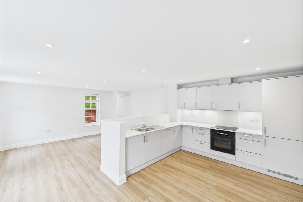 CAM05449G0-PR0004-STILL002