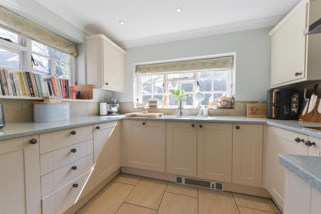 Tatt Cottage5.jpg
