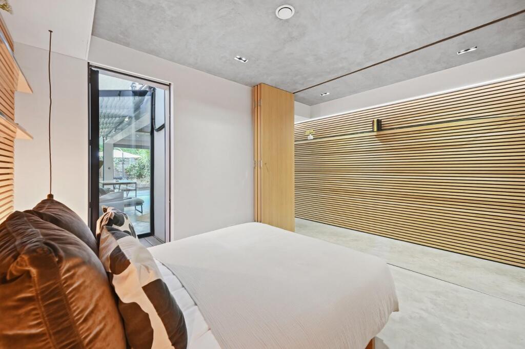 windmill bedroom A9 (1).jpg