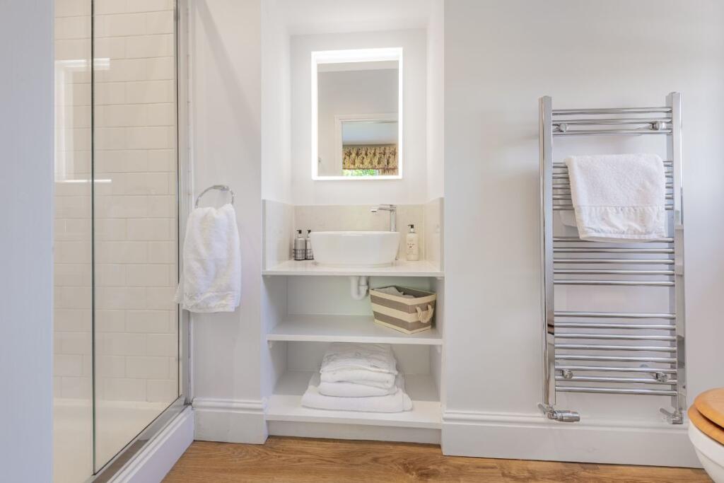 Bedroom Four en-suite